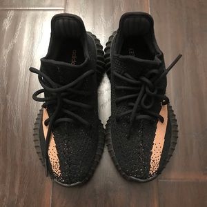 Yeezy 350 v2 “Copper” size 4 Men’s or 6 Women’s